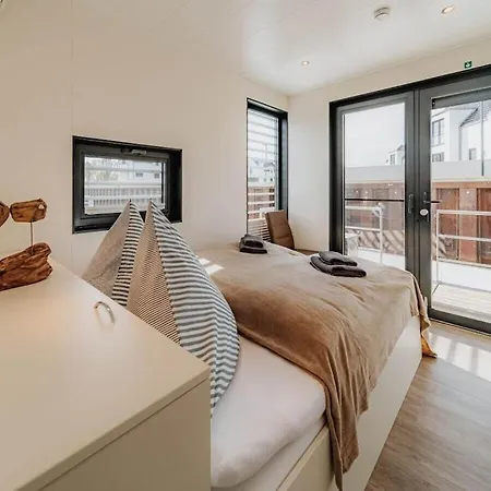 Botel Peenemuende Resort *